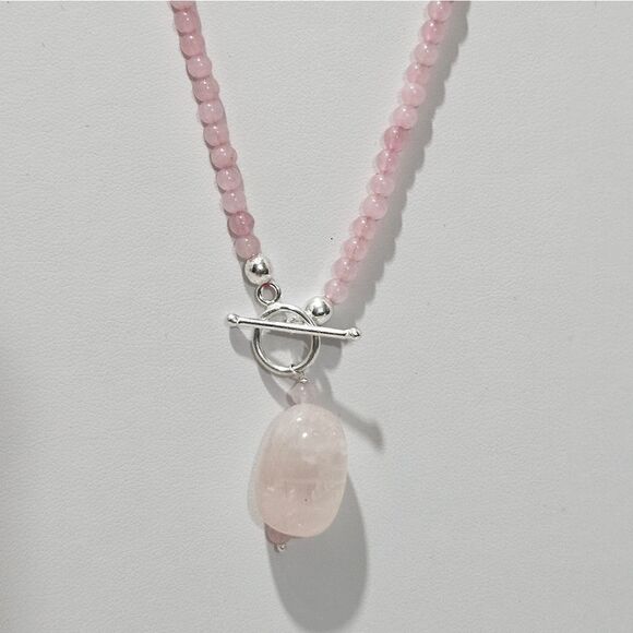 NWOT, ROSE QUARTZ BEADED NECKLACE - Picture 2 of 4